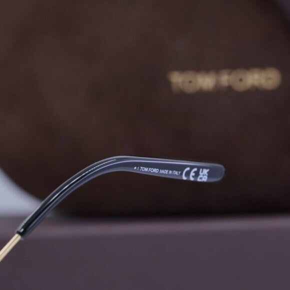 🕶️ New Tom Ford Raphael-02 FT0995 28A Sunglasses - Gold Frame, Smoke Lenses - Picture 9 of 10